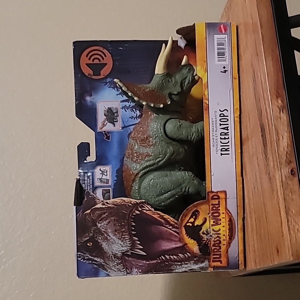 Jurassic World Dominion Triceratops toy